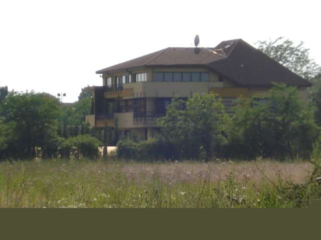 Locuinta unifamiliala de tip "vila"_Aleea Meteorologiei 18